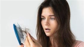 產後落髮只是暫時的！揭狂掉髮的最大元兇　中醫師曝3招重拾豐盈秀髮