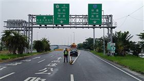 因應颱風來襲  國3林邊至大鵬灣段開放停車颱風山陀兒來襲，陸上颱風警報已發布，國道3號林邊交流道至大鵬灣道路的北上路段高架橋，30日下午2時起開放緊急避難停車。（東港警分局提供）中央社記者李卉婷傳真  113年9月30日