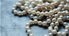 有漁夫藏床底10年的珍珠，價值竟高達上億美元。（示意圖／Pixabay）

