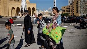 敘利亞靠近黎巴嫩的邊境城市「傑迪達耶布斯」，擠滿當初從敘利亞逃到黎巴嫩，如今又要逃回敘國的難民。（圖／美聯社／達志影像）