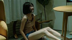 安心亞劇中和男友爭吵難過哭泣。（圖／華視、公視台語台提供）