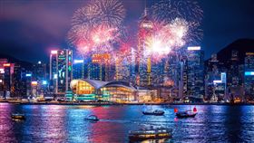 旅天下安排入住香港都會海逸酒店，於專屬「貴賓閣」欣賞維港跨年煙火，看完即回房。（圖／旅天下提供）