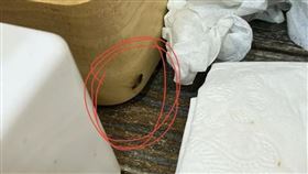 吃完牛排驚見「蟑螂爬出調味罐」恐罰6萬