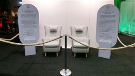 瑞典哥德堡書展擺放兩張空椅瑞典最大書展哥德堡書展9月26日登場，現場擺放兩把空椅等待受監禁的作家暨出版人桂民海與記者伊沙克回到瑞典一同參與書展。中央社記者辜泳秝哥德堡攝  113年10月1日