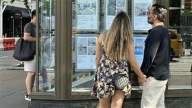 美國降息房市見曙光美國聯準會降息，房價與房貸利率暫時未見鬆動，紐約3房型的住宅動輒開價超過200萬美元（約新台幣6358萬元）。中央社記者廖漢原紐約攝  113年10月1日