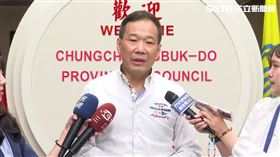 鍾小平、簡舒培1日受訪談柯文哲USB相關爭議