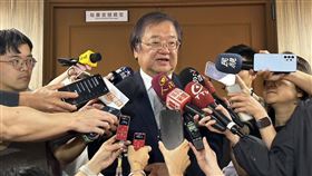 邱泰源下午受訪表示，健保點值0.95元的確有難度，醫界須有配套。（圖／記者簡浩正攝影）