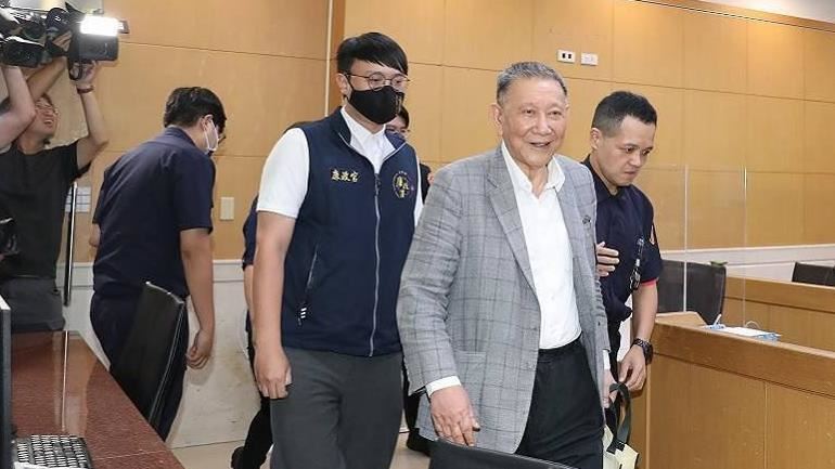 沈慶京傳全身抽搐住院　律師：將再拚交保