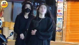 ▲去年底眾星在路上安撫聖皓與女伴吵架，拉扯過程郭書瑤還差點被撞倒。（圖／本刊攝影組／CTWANT提供）