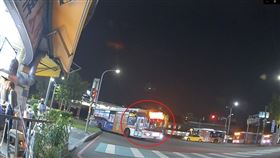 東海女慘死公車輪下！台中這公車又違規　遭警攔停竟嗆9字