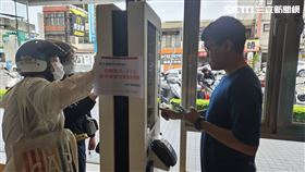 記者葉韋辰攝影 麥當勞 人潮 颱風 颱風假