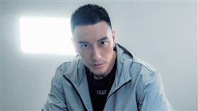 王陽明因為說「我不比娘砲動作」，遭各界全力砲轟。（圖／翻攝臉書）