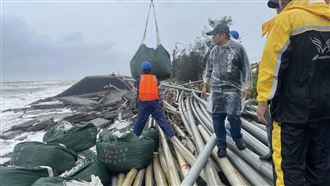 山陀兒威力強　老舊海堤遭強浪沖垮30公尺