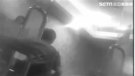 北市萬華區養生館暗營半套性服務，警方登門查緝逮捕7人。（圖／翻攝畫面）