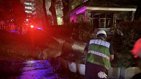 北投20公尺高路倒塌。（圖／翻攝畫面）