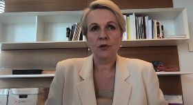 澳洲環境部長皮伯塞克向澳洲國外媒體線