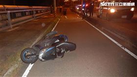 台中,中科陸橋,女騎士,自撞,陣風,命危（圖／翻攝畫面）