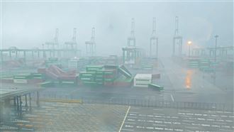 山陀兒超恐怖！4噸貨櫃瞬間吹翻