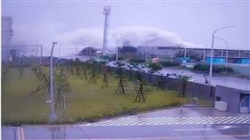 小港防坡堤。（圖／翻攝記者爆料網）