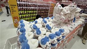 吉伊卡哇聯名商品多 拖鞋吊飾都入列吉伊卡哇與中國日用品品牌共同推出的聯名商品類型眾多，包含水壺、拖鞋、吊飾等。中央社記者吳柏緯上海攝  113年10月3日