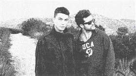 由主唱保羅（右）和鼓手傑克組成的LANY，宣布今年10月三度來台開唱。（圖／Live Nation Taiwan提供）