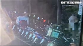 張友驊北市跌倒。（圖／翻攝畫面）