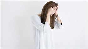 人妻控訴老公出軌背叛婚姻，甚至連岳母頭七日都高調與小三出遊，讓她對這段婚姻心死。（示意圖，photoAC）