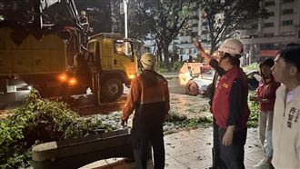 高雄連放4天颱風假！陳其邁臉書被網灌爆