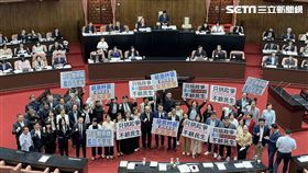 藍白再度封殺總預算，民進黨團抗議（圖／記者高逸帆攝影）