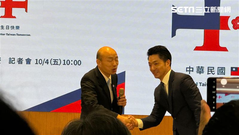 蔣萬安晚到　韓國瑜：長得帥，佔很大便宜