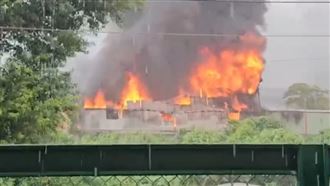 五股農舍爆火警　猛烈惡火直竄天際