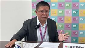 ▲總經理莊英震接受專訪時，對產權移轉後的成本攤提，捷運綠線人員訓練，營運維護等問題都做了說明。（圖／桃園電子報）