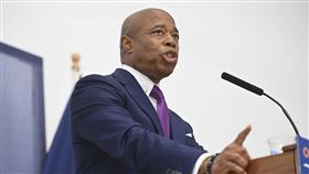 身陷賄賂醜聞的紐約市長亞當斯（Eric Adams）。（圖／美聯社／達志影像）