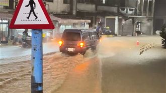 金山老街淹水漸消退　中角國小11生還在校