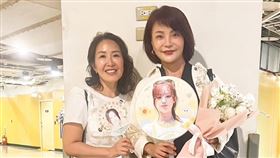子瑜媽媽（右）現身(G)I-DLE演唱會。（圖／讀者提供）