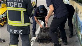 台中,大安,墜溝,騎士,下水道,車禍（圖／翻攝畫面）