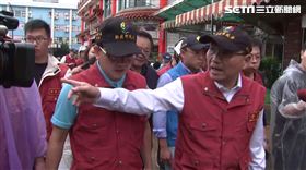 新北市長侯友宜與立委洪孟楷5日視察金山老街淹水災情