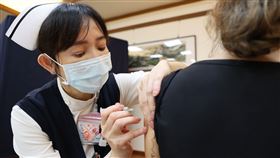 花蓮慈院公費流感疫苗開打，吸引近2百人前來。（圖／花蓮慈濟醫院提供）
