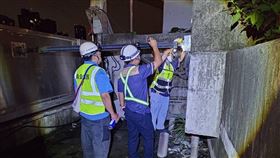 台鐵颱風天搶修慰勞金是禮券引發不滿，台鐵澄清此為加發。（圖／台鐵提供）