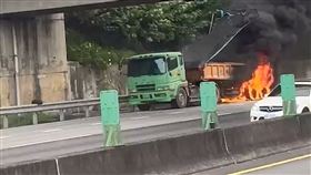 	
國道2號,砂石車,火燒車,
