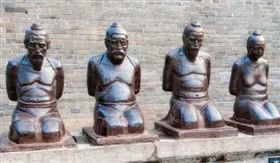 岳飛目前原本跪著五個人，現在只剩四個。（圖／翻攝百度百科）