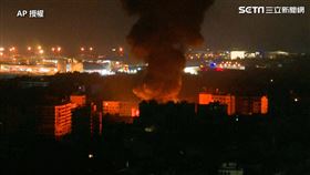 以色列軍隊呼籲居民撤離真主黨（Hezbollah）據點後，對首都貝魯特（Beirut）南部及鄰近郊區連續發動5次攻擊，其中4次攻勢「非常猛烈」。（圖／AP授權）