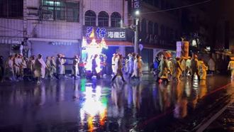 東港迎王遇山陀兒攪局  信徒自發性追隨