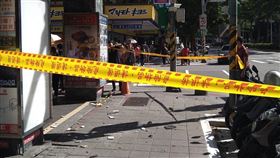 北市中山區大樓磁磚掉落，砸傷1童。（圖／翻攝畫面）
