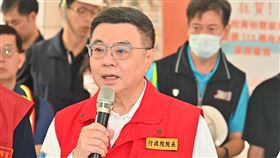 行政院長卓榮泰今（6）日視察「新北市立瑞芳高工受損情形」。（圖／行政院提供)