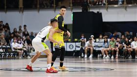 夢想家陳振傑下半場對位國王林書豪。（圖／新北國王提供）