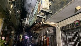 社子島民宅火警，1死7獲救。（圖／翻攝畫面）