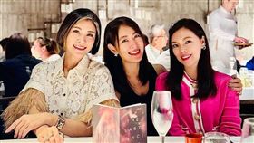 蔣雅淇（左起）、賈永婕、曾馨瑩在RAW約飯慶祝。（翻攝蔣雅淇IG）