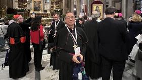 嘉義教區主教浦英雄6日參加教宗方濟各主持的玫瑰經祈禱儀式，共同為「岌岌可危的世界」祈求和平。（浦英雄提供）中央社記者黃雅詩羅馬傳真 113年10月7日