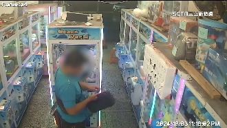 男闖夾娃娃店找「吃飯錢」！當場開箱被逮